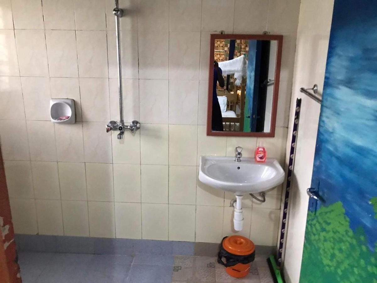 Homestaystudio62 Jinja Luaran gambar