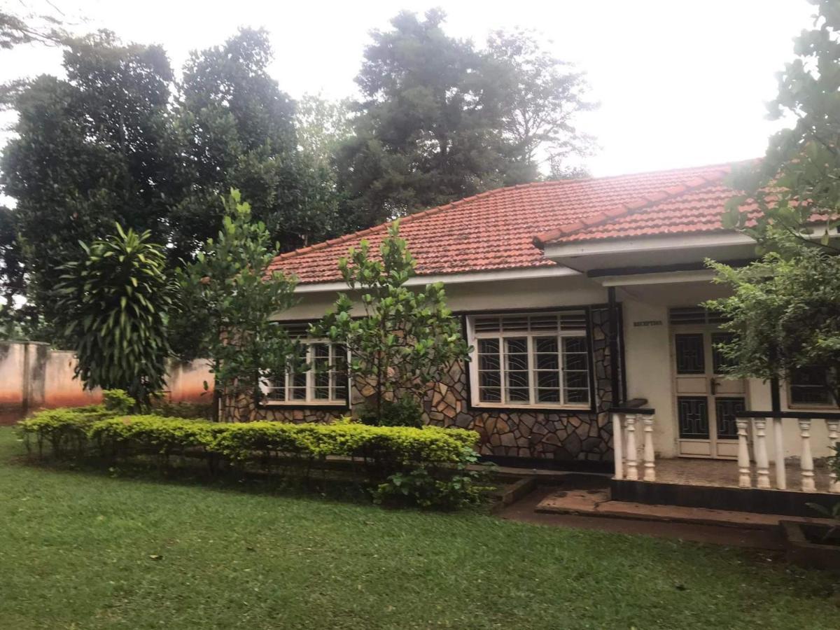 Homestaystudio62 Jinja Luaran gambar
