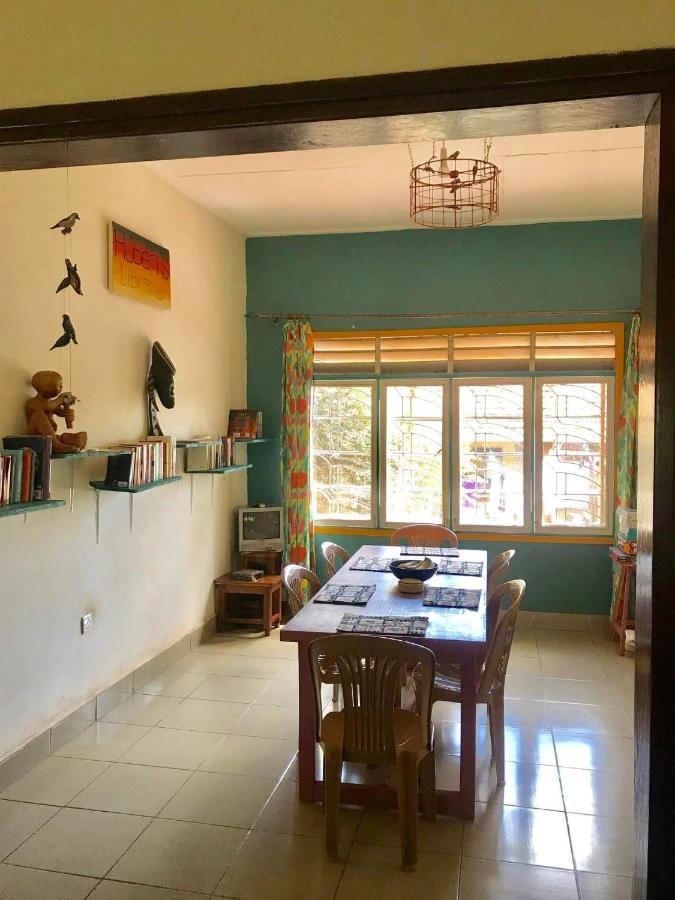 Homestaystudio62 Jinja Luaran gambar