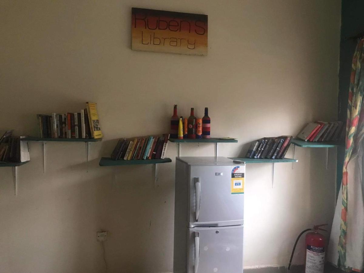 Homestaystudio62 Jinja Luaran gambar