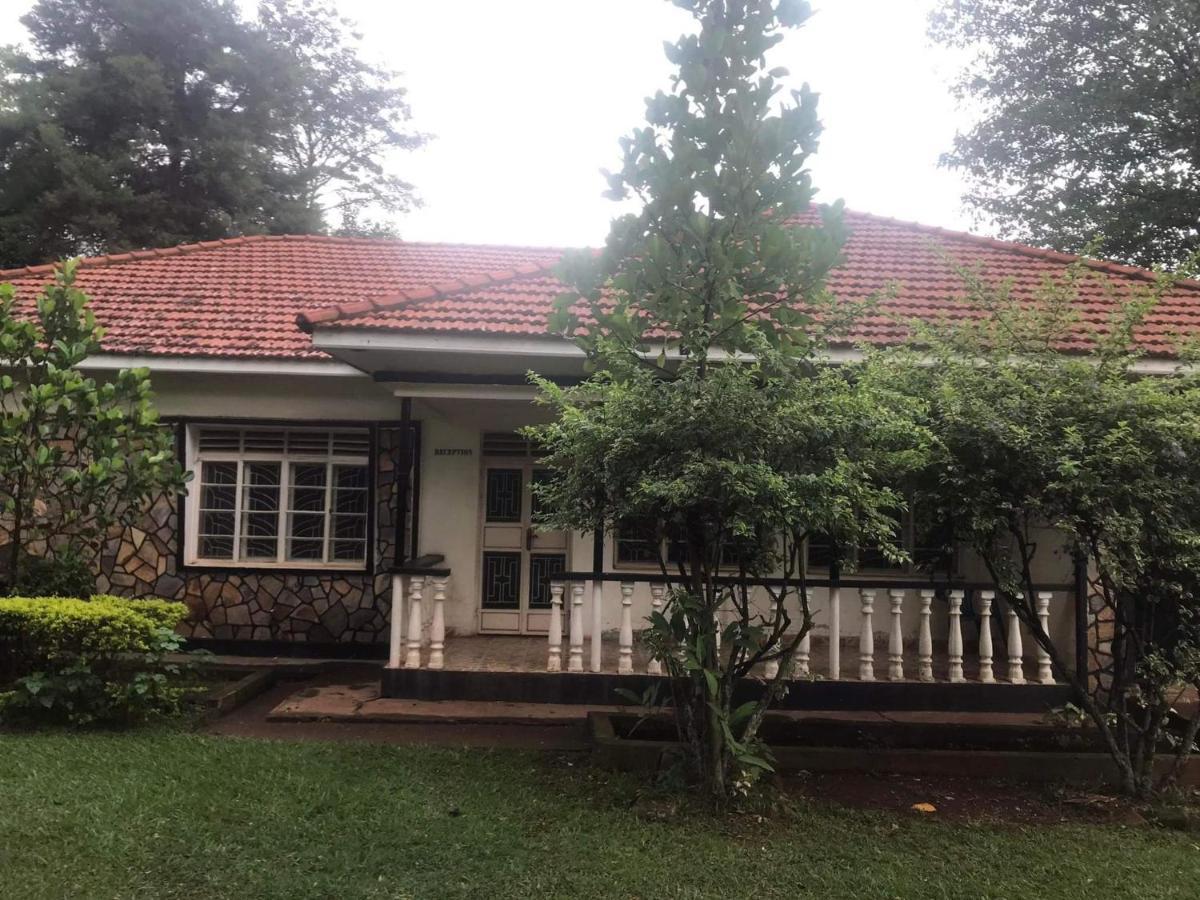 Homestaystudio62 Jinja Luaran gambar
